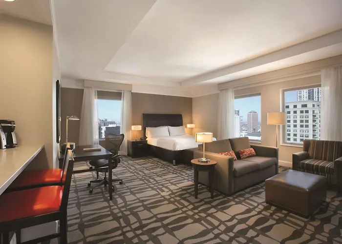 Hilton Garden Downtown/magnificent Mile 3*