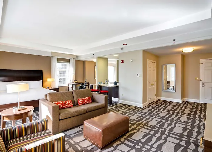 Hilton Garden Downtown/magnificent Mile 3*