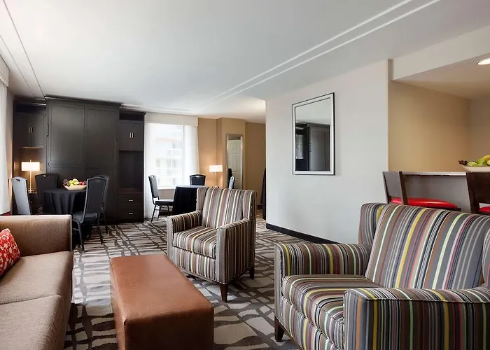 Hilton Garden Downtown/magnificent Mile Hotel