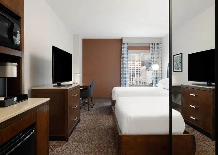 Hilton Garden Downtown/magnificent Mile 3*