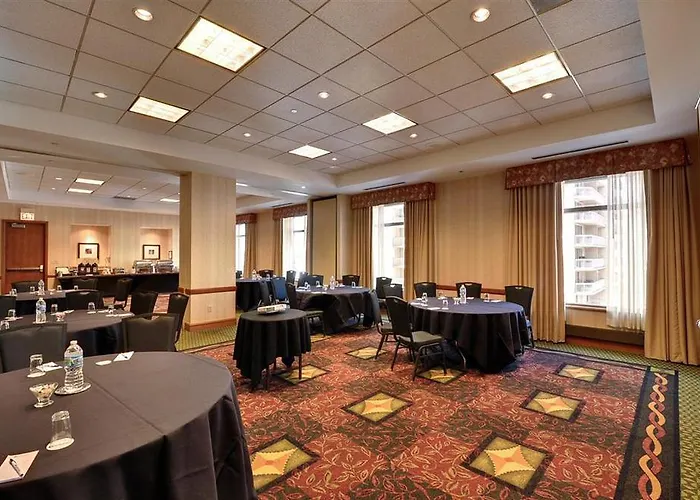 Hilton Garden Downtown/magnificent Mile 3*